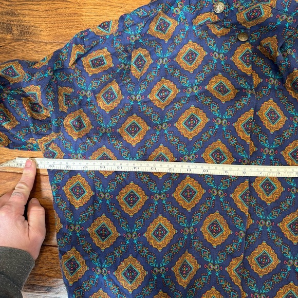 Geometric Vintage High-Neck Button Up Shirt - Picture 5 of 9